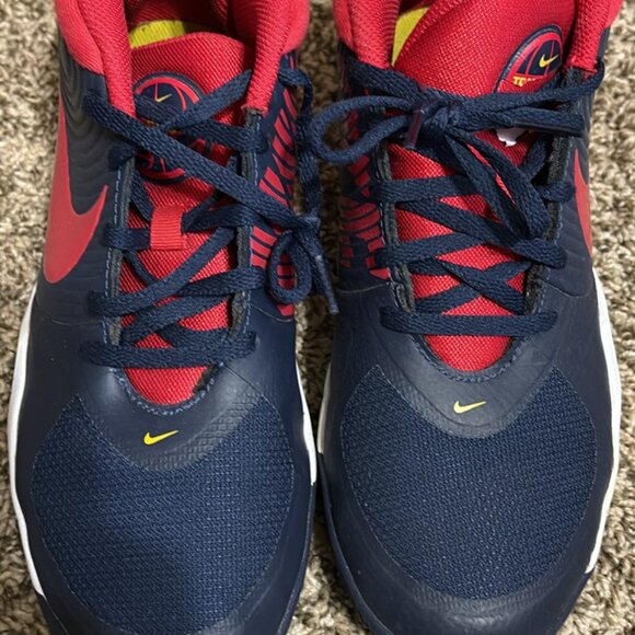 Youth Nike Boys Basketball/ Sneakers. Size 6.5 - Picture 2 of 4